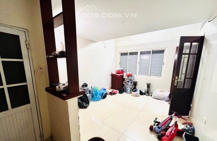 Bán nhà Trần khát Chân, 5Tầng, ngõ thông rộng ba gác, đúc BTCT vững chắc.  26m2, 3,7tỷ   (có TL)